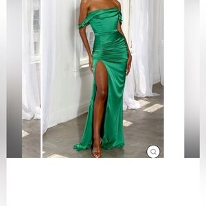 *PERFECT FOR PROM* Elegant Green Off-Shoulder Dress